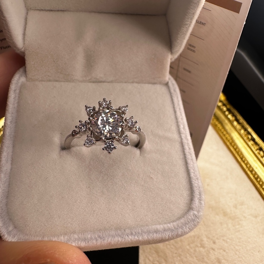 Elegant Moissanite 925 Silver Snowflake Ring 2ct